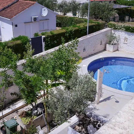 Vila Luxury Karla Next To On Island Brac