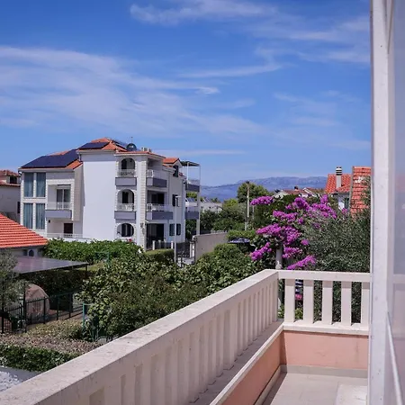 Vila Luxury Karla Next To On Island Brac